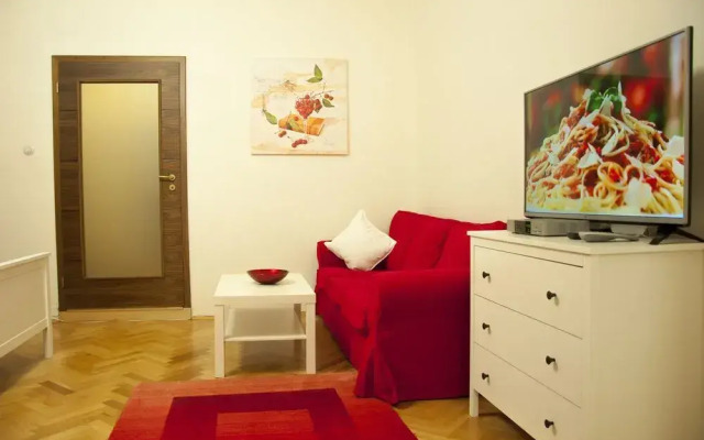 Cherry Charm Apartment