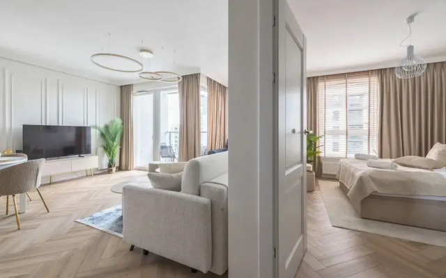 Horizon 170 Deluxe by Grand Apartments