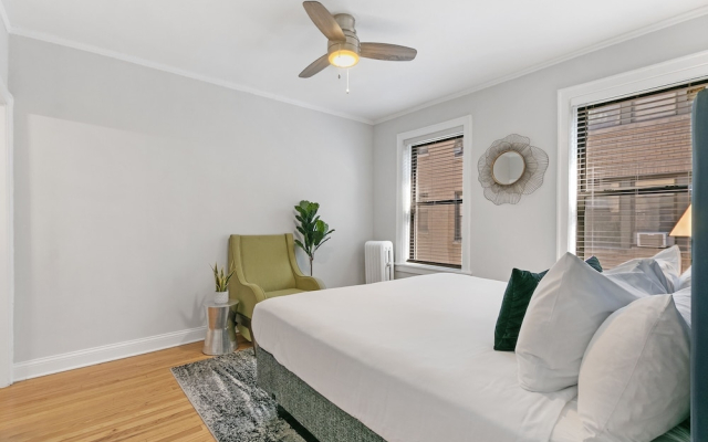 Lively Rejuvenating 1BR Apt in Lake View