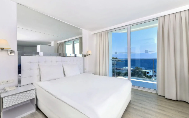 Le Bleu Hotel & Resort