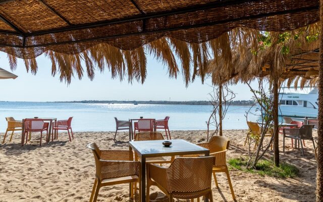 Fort Arabesque Beach Resort