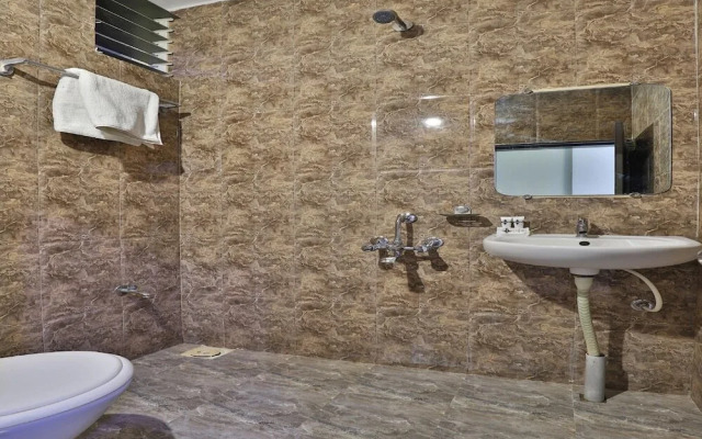 Hotel Royal Palace by OYO Rooms