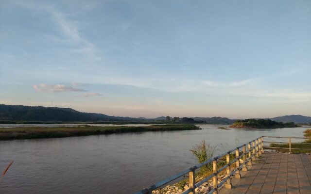 Mekong Riverside Resort Camping