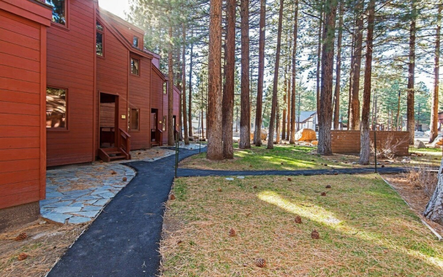 Winterset #28 - Shared Hot Tub & Sauna!