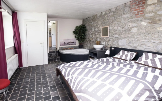 Mansion in Hastitre With Swimming Pool
