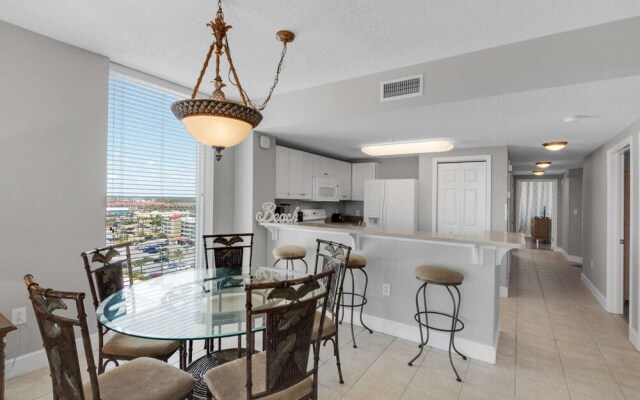 Majestic Beach Towers by iTrip