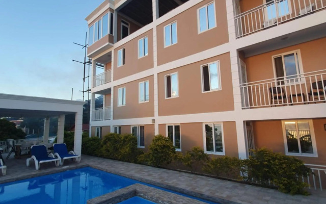 Lovely 2-bedroom apartment with shared jacuzzi & pool