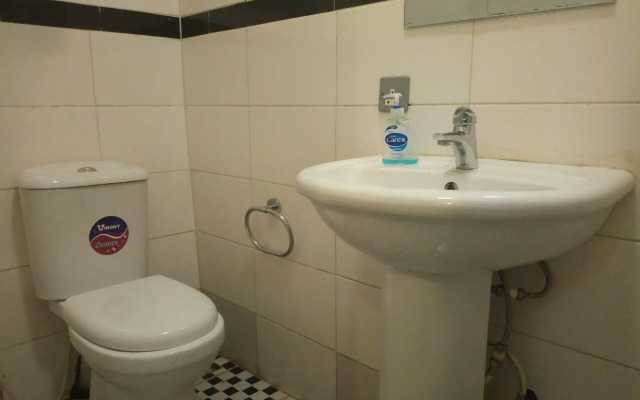 Euro Lounge and Suites