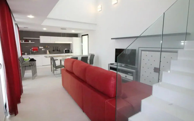 Villa con piscina Activa28