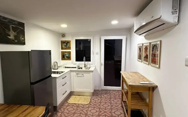 Charming and Cozy Apartment in Dubai Available now