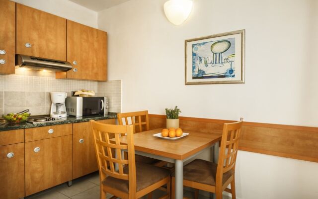 Maistra Select Amarin Resort