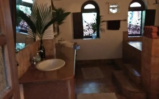 Chikoo House