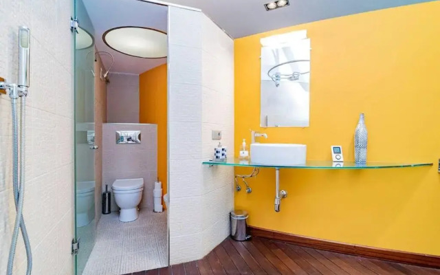 Luxury Apartment in La Latina by Batuecas