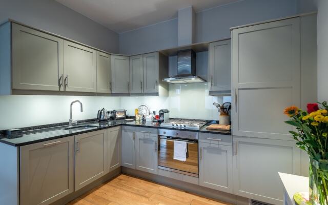Bright Family Home close to Wandsworth Common