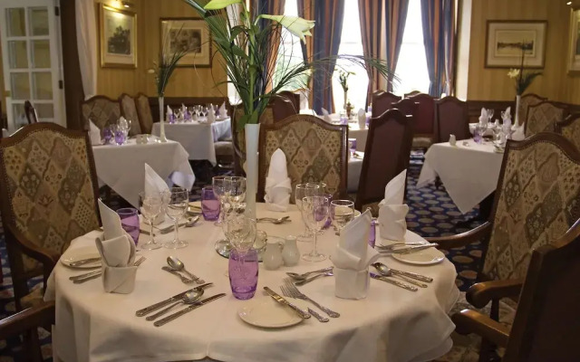 The Oaks Hotel