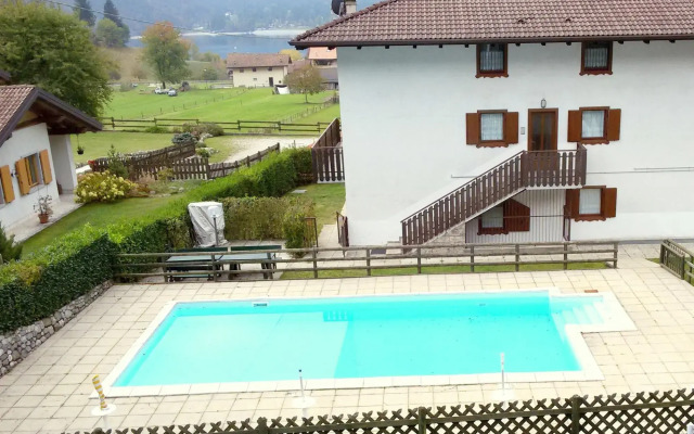 Lake view apartment in Val di Ledro with pool