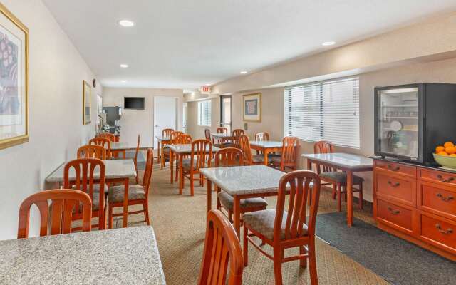 Quality Inn & Suites Oceanside near Camp Pendleton