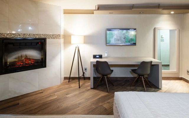 Le Chabrol Hotel & Suites