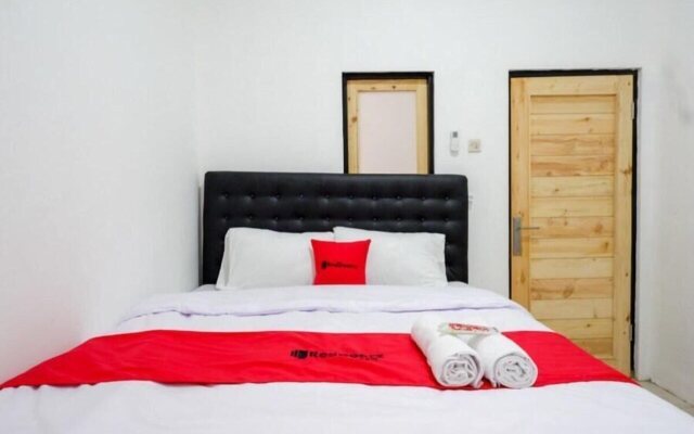 RedDoorz @ Demangan Sari Residence