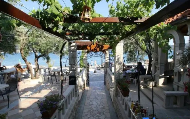 Segetski Dvori