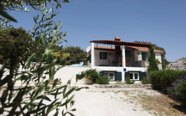 Modern Villa in Škrip with Swimming Pool