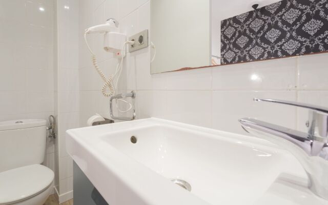 Liceu Apartments by gaiarooms