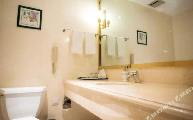 Mingzhao Hot Spring International Hotel