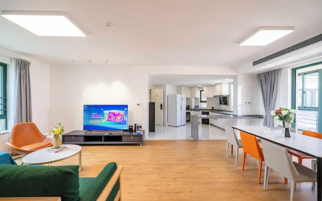 Tyms 4BR 2BA Apt Novel Garden