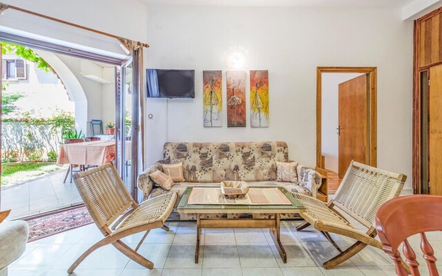Amazing Apartment in Vinkuran With Wifi and 1 Bedrooms