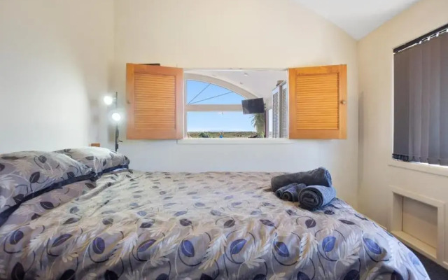 Tuhua Views - Waihi Beach Holiday Home