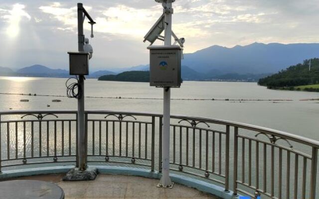 Safe and sound houtel