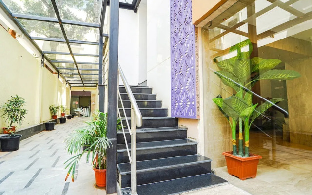 Fabhotel Stayz Inn Us Consulate