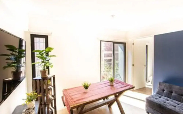 Sophisticated City Center 1 Bdrm Apartment 5 Stars