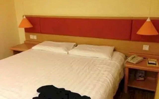 Home Inn (Shenzhen Dongmen Pedestrian Street Shaibu Metro Station)