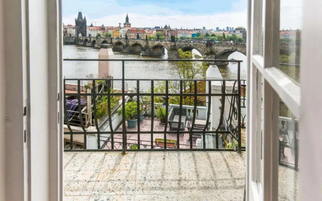 Residence Charles Bridge