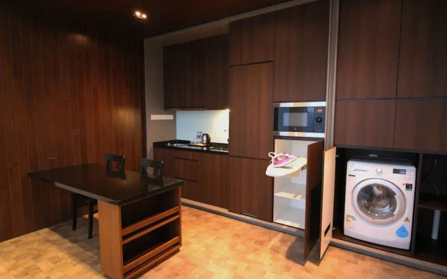 Expressionz Professional Suites by HnH