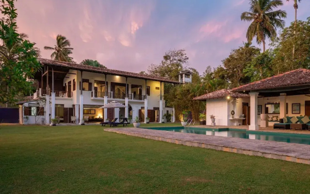 Lovely Lakeside Villa With Large Pool Poolside Dining