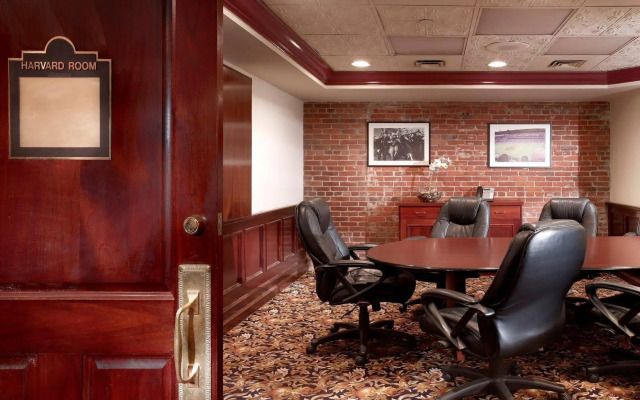 Club Quarters Hotel Faneuil Hall, Boston