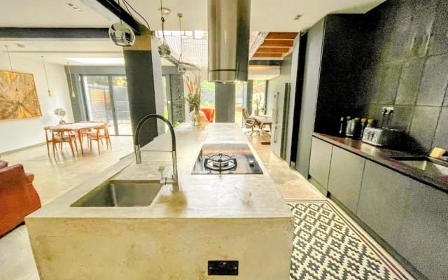 Remarkable 7-bed House in London