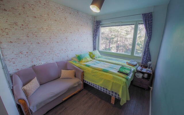 Eazy Home nearby Highway-Apartment or Private Room or Shared Room with Shared Big Kitchen,Shower,Toilet & Free Parking