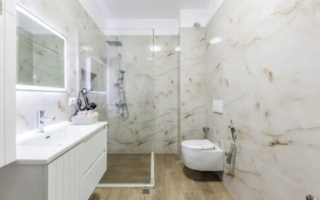 Coastal Chic 2 BDR Apartment