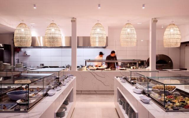 Dimitra Beach Hotel & Suites