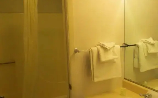 Waterfront Inn - Mackinaw City
