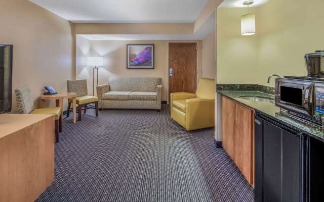 La Quinta Inn & Suites by Wyndham Naples Downtown