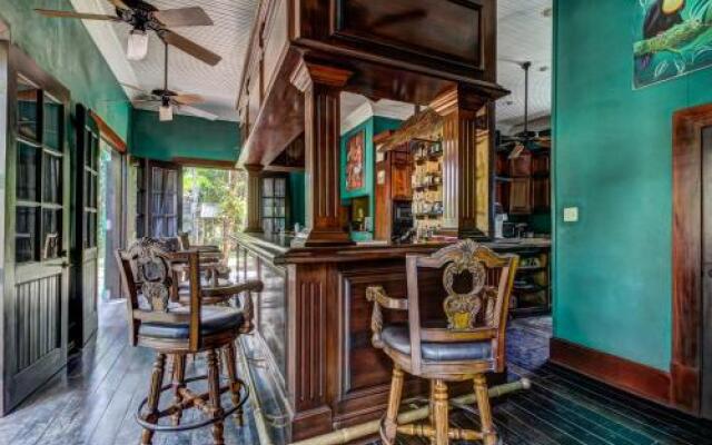 Toucan Suite @ Mahogany Hall