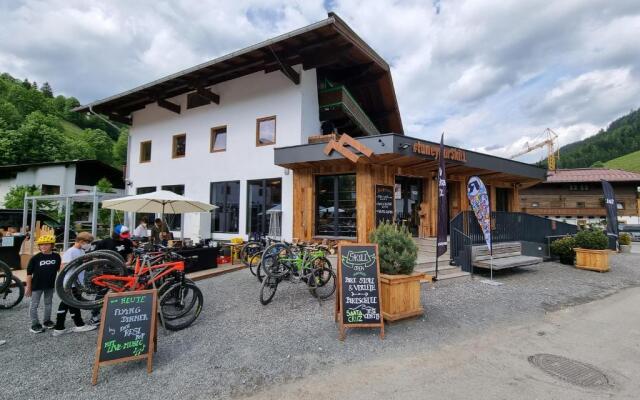 SKILL Mountain Lodge - Ski und Bike Hostel