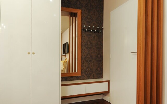 Silver & Gold Luxury Rooms