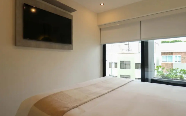 w Elegant 2BR w Balcony Near Larcomar