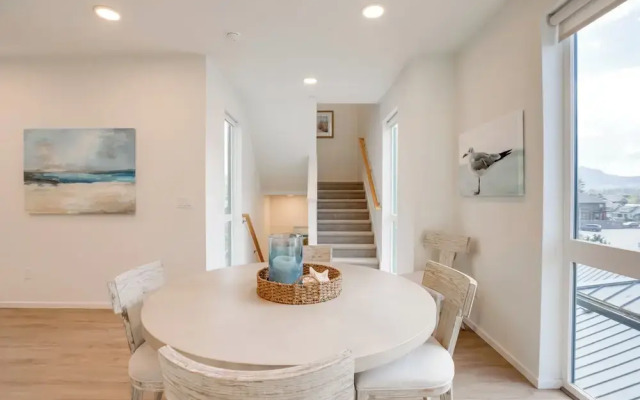 Seaside Vacation Rental w/ On-site Beach Access!