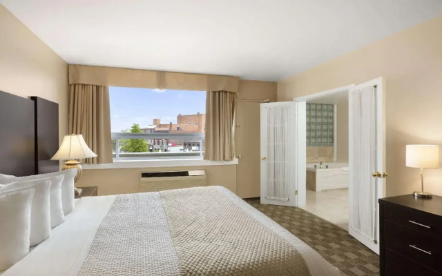 Days Inn & Suites North Bay